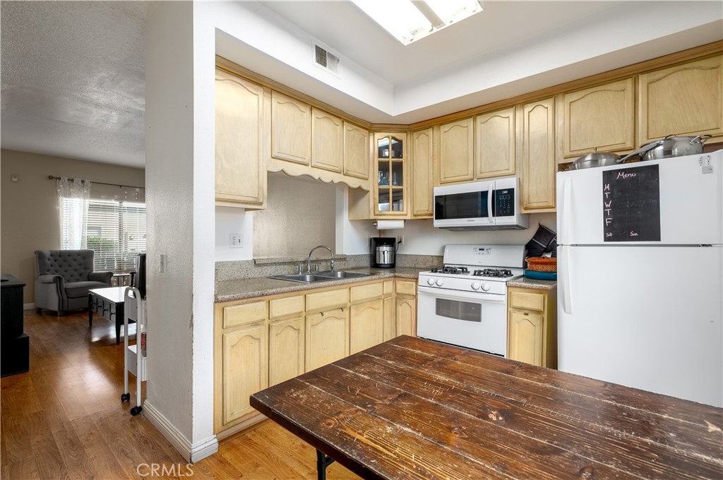 926 W Philadelphia Street R99