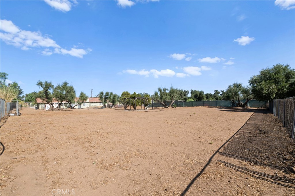 21661 Mountain Avenue