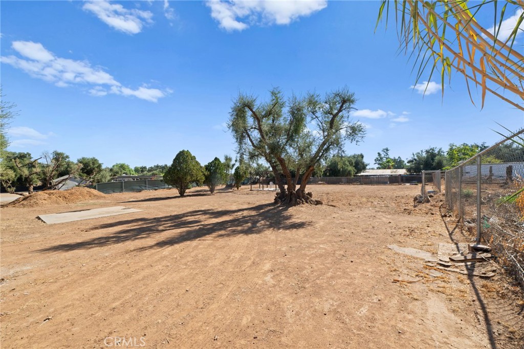 21661 Mountain Avenue