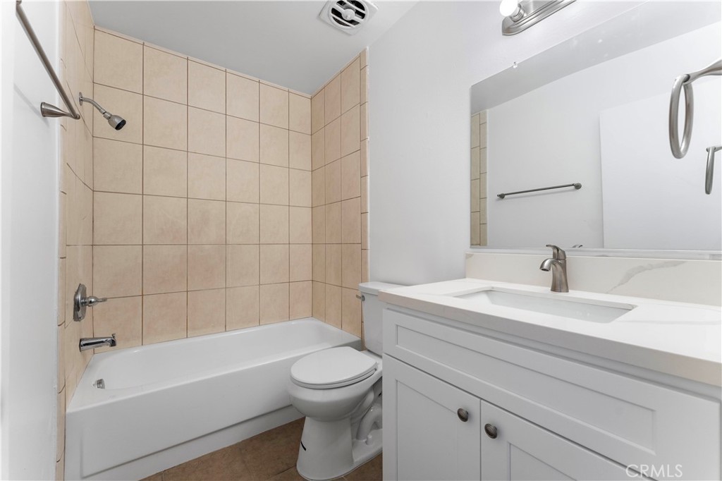 2122 S Acama Street 2122