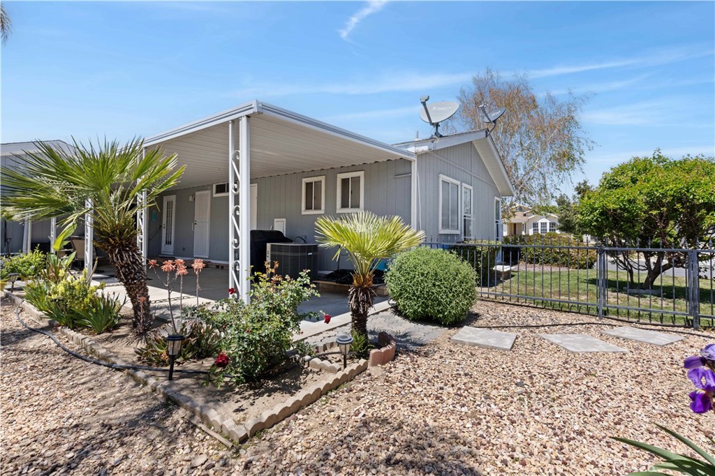 1562 Willow Leaf Drive