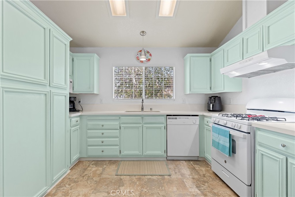 1562 Willow Leaf Drive