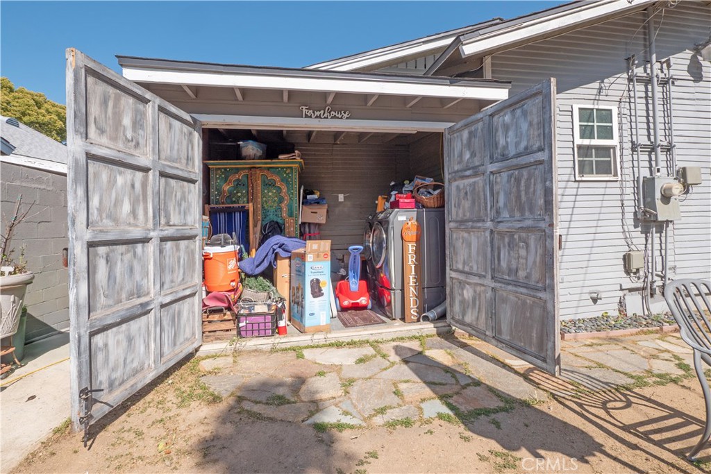 2223 Clarendon Avenue