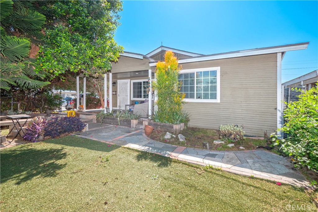 2223 Clarendon Avenue