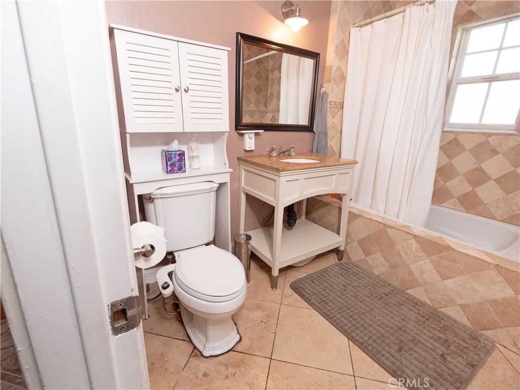 2223 Clarendon Avenue