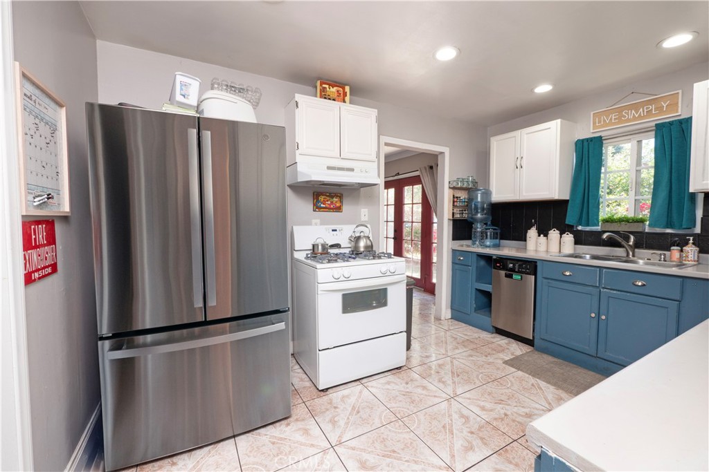 2223 Clarendon Avenue