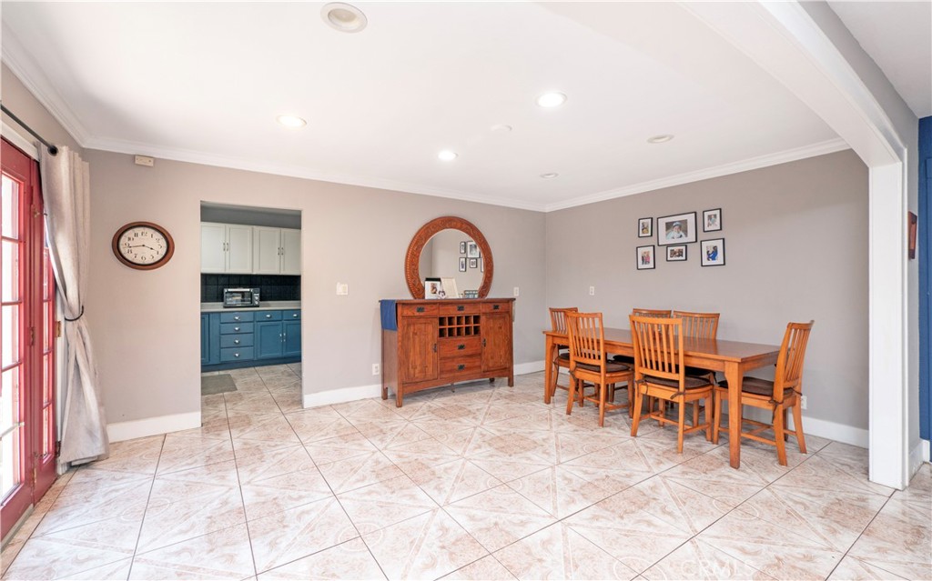 2223 Clarendon Avenue