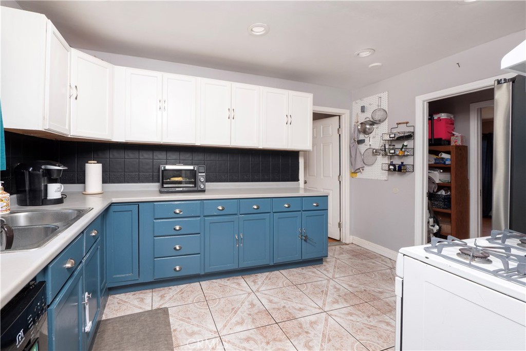 2223 Clarendon Avenue