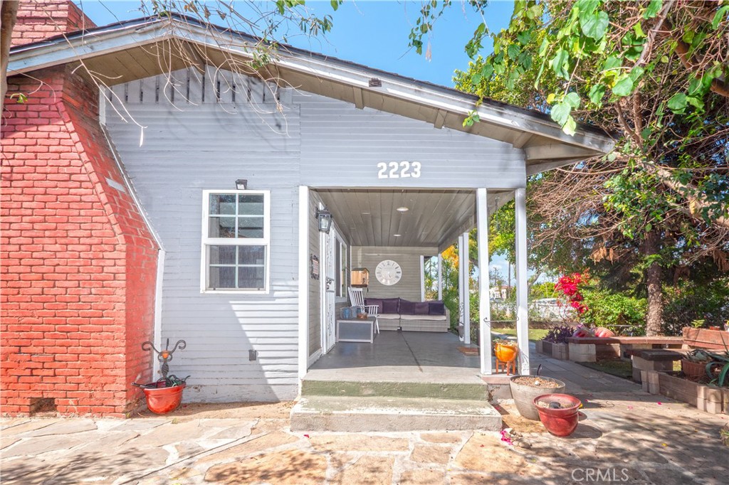 2223 Clarendon Avenue