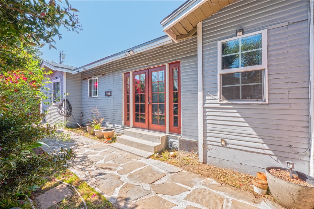 2223 Clarendon Avenue