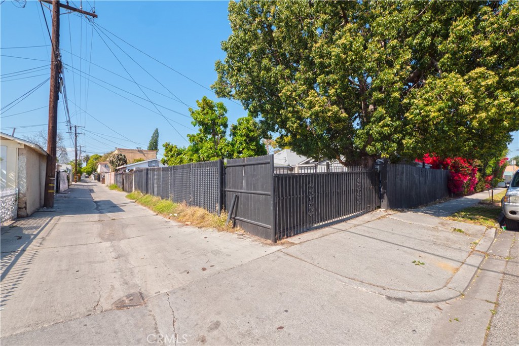 2223 Clarendon Avenue