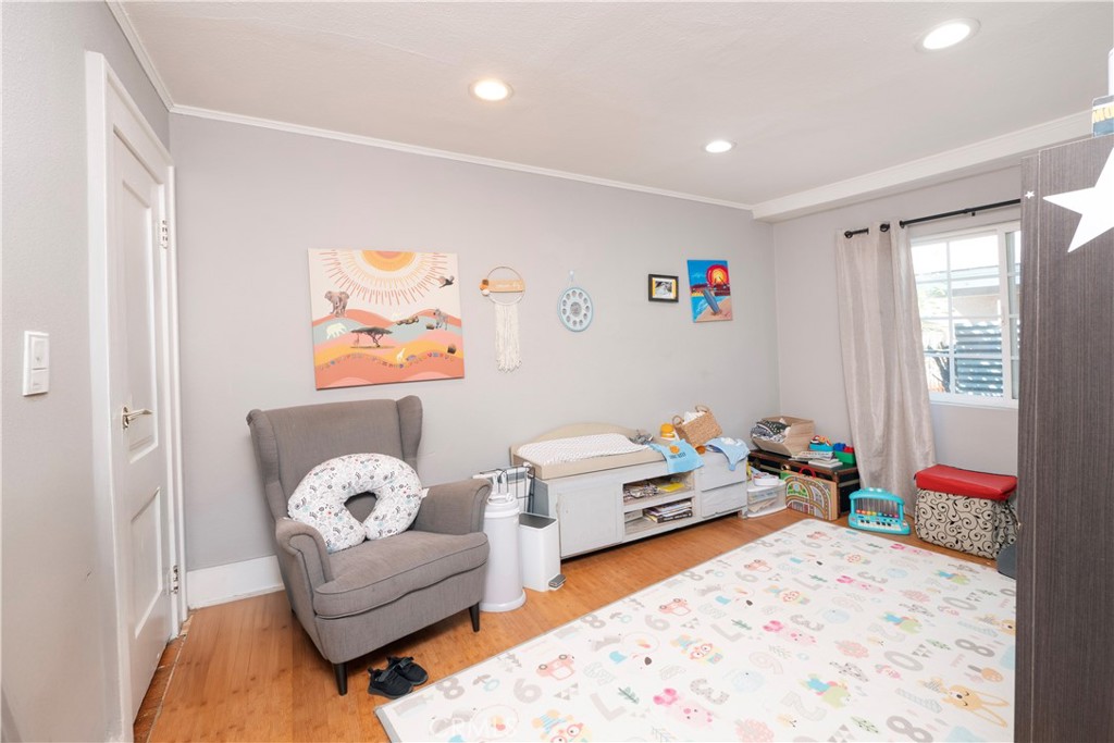 2223 Clarendon Avenue