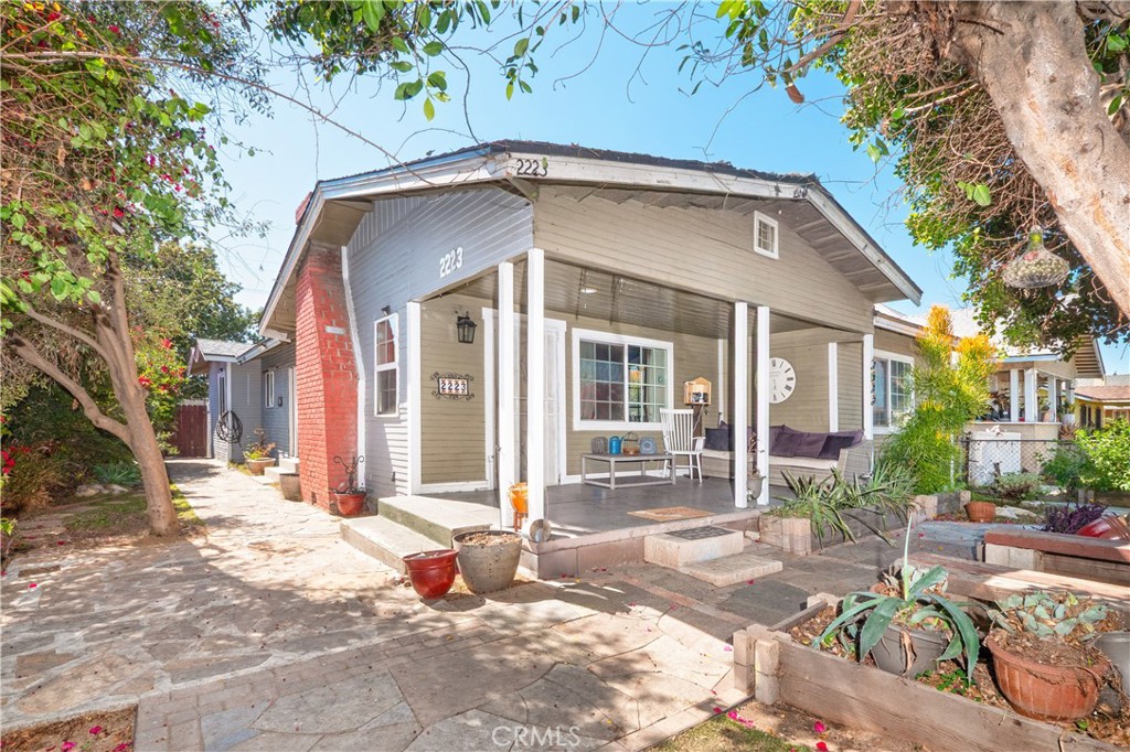 2223 Clarendon Avenue