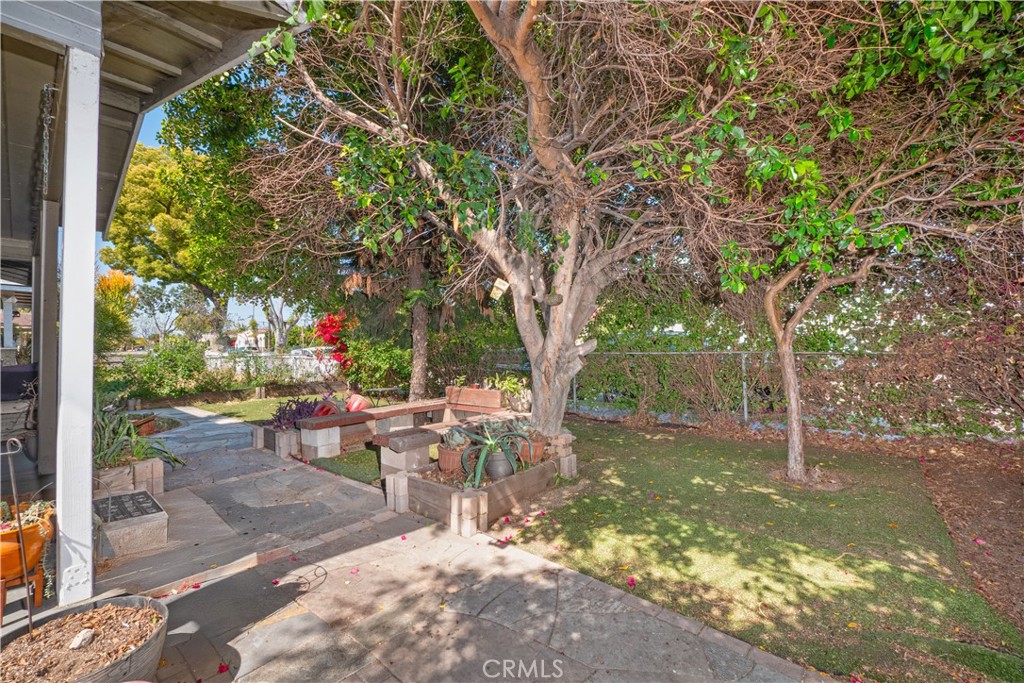 2223 Clarendon Avenue