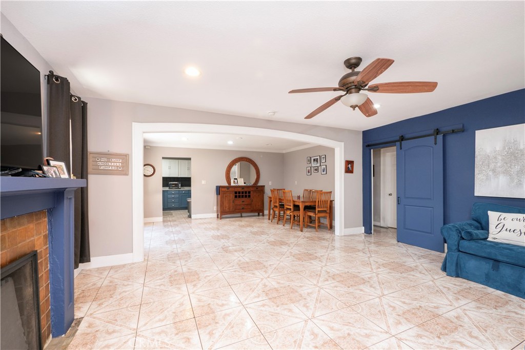 2223 Clarendon Avenue