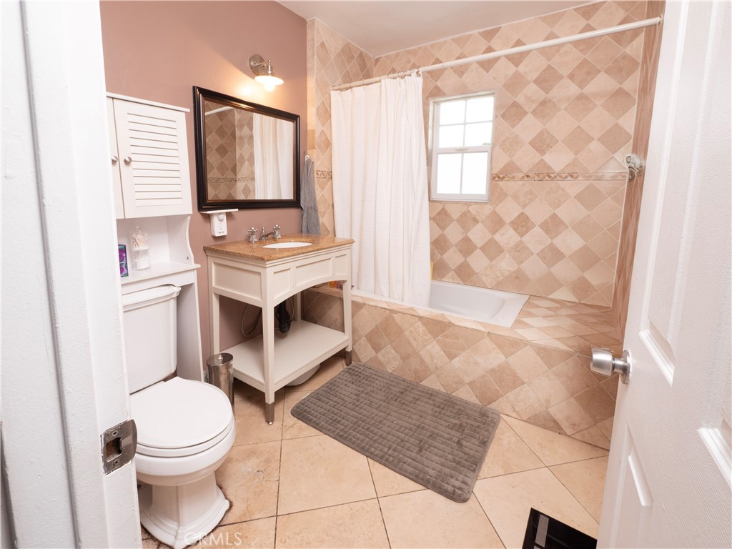 2223 Clarendon Avenue