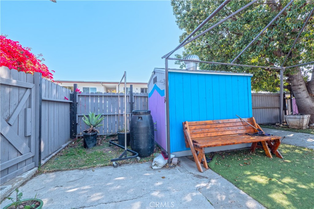 2223 Clarendon Avenue