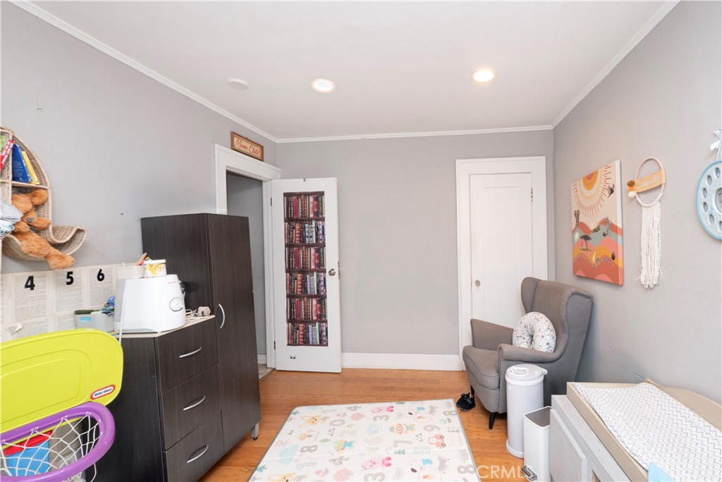 2223 Clarendon Avenue