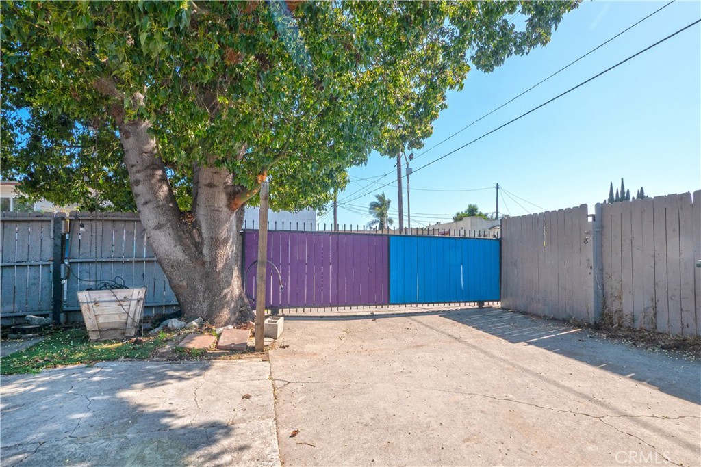 2223 Clarendon Avenue