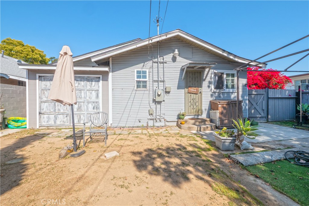 2223 Clarendon Avenue