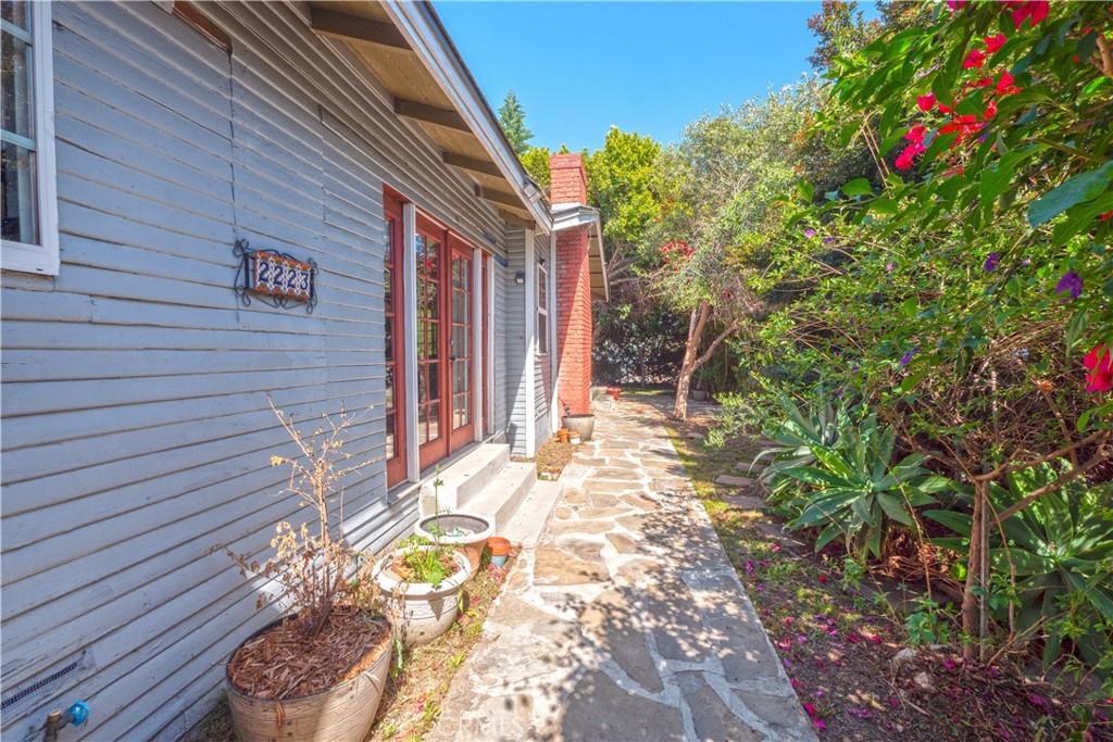 2223 Clarendon Avenue