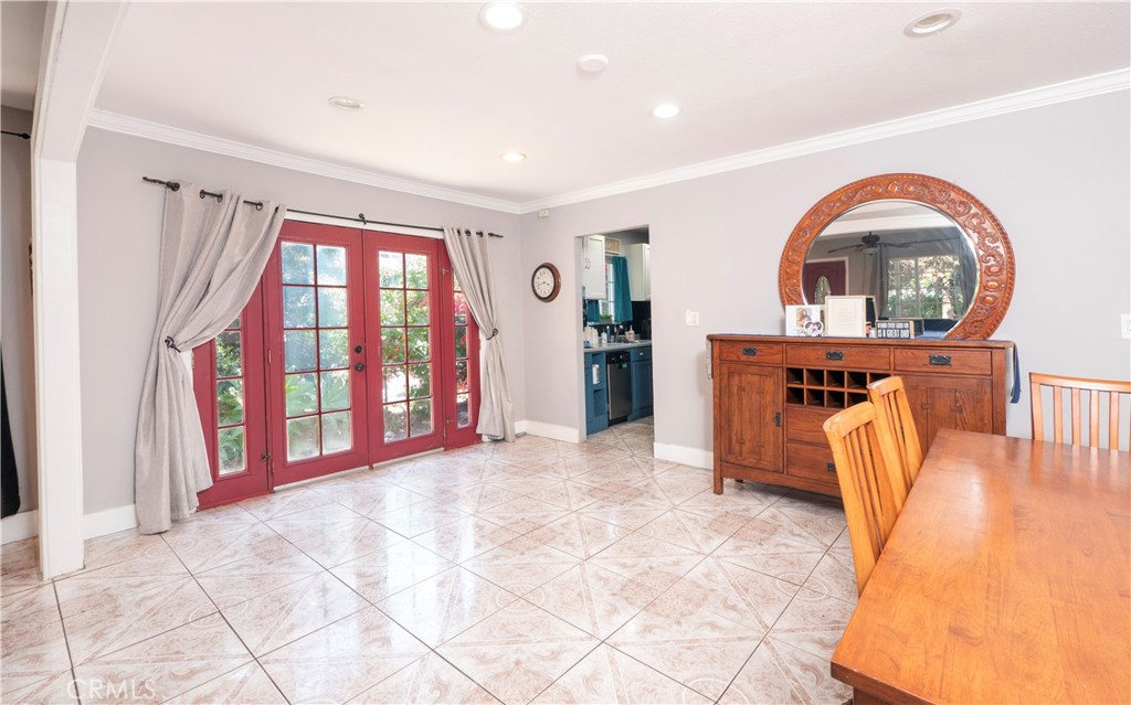 2223 Clarendon Avenue