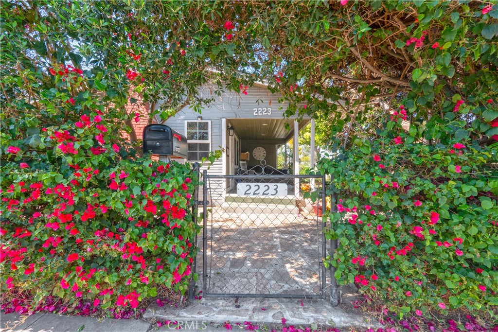 2223 Clarendon Avenue