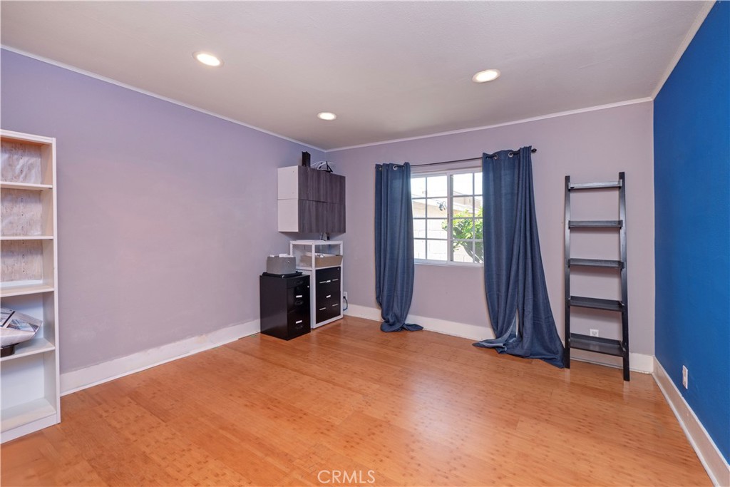 2223 Clarendon Avenue