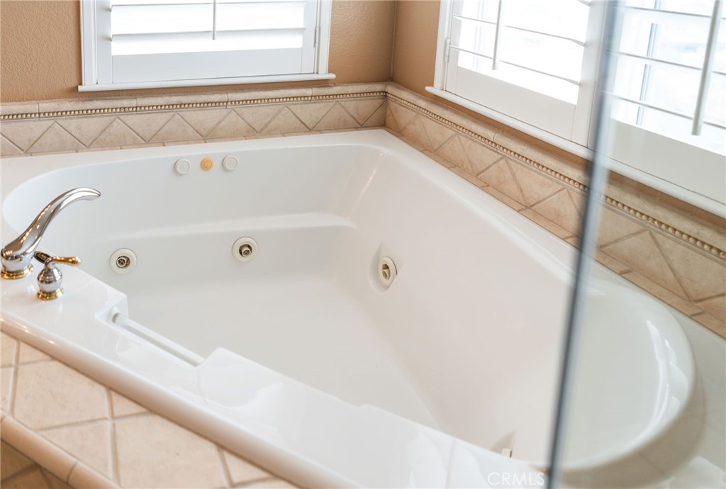 45242 Oakville Court