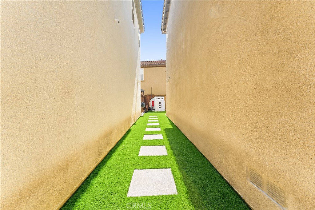 1474 De La Vina Street