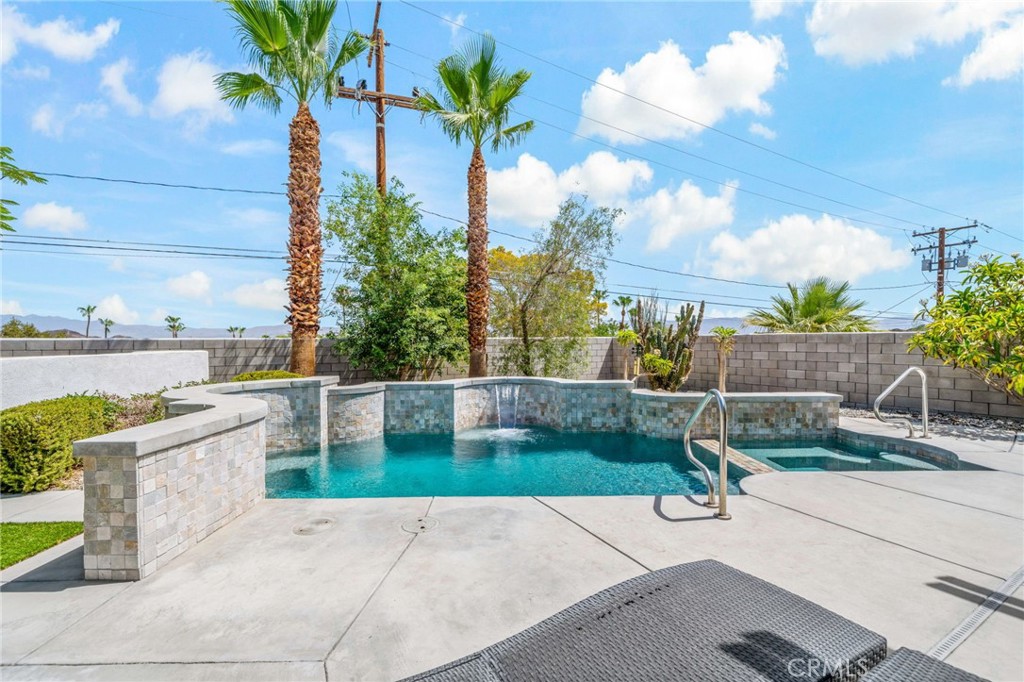 39004 Knoll View Circle