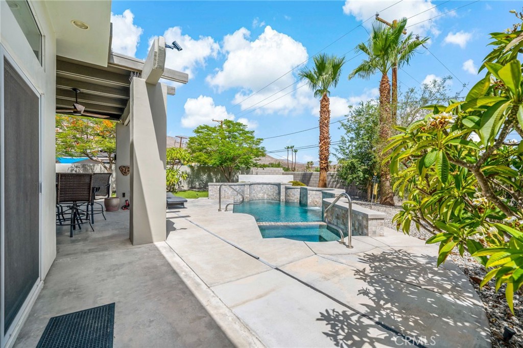 39004 Knoll View Circle