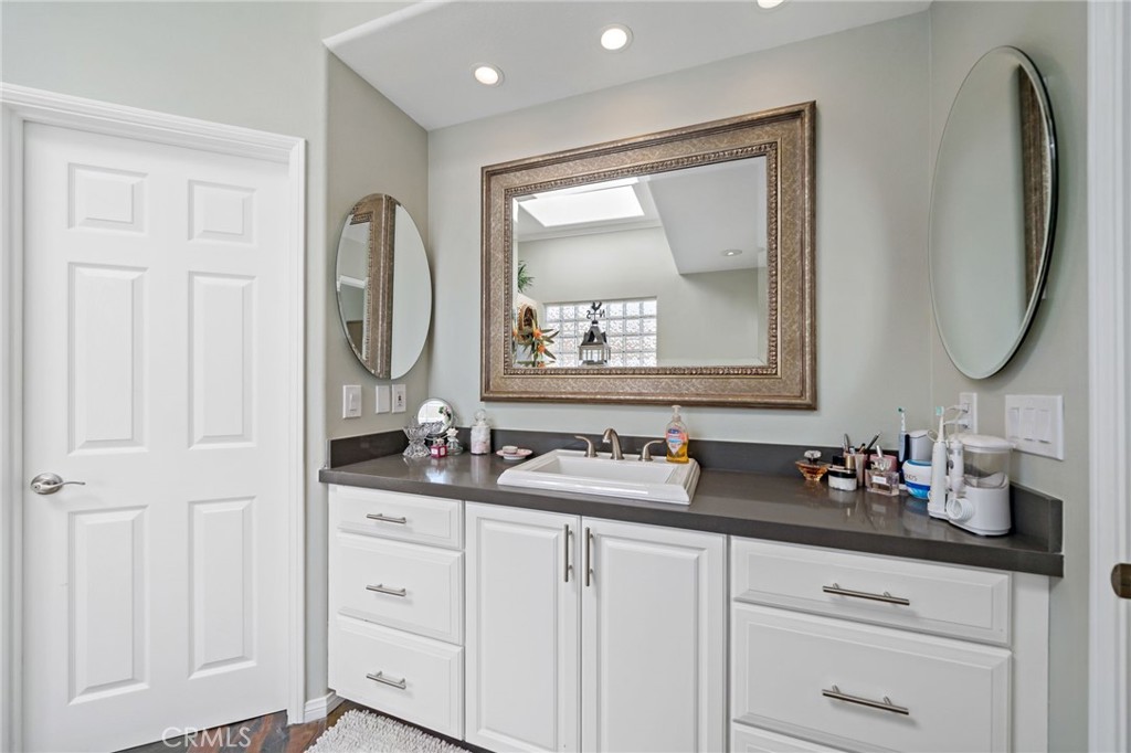 39004 Knoll View Circle