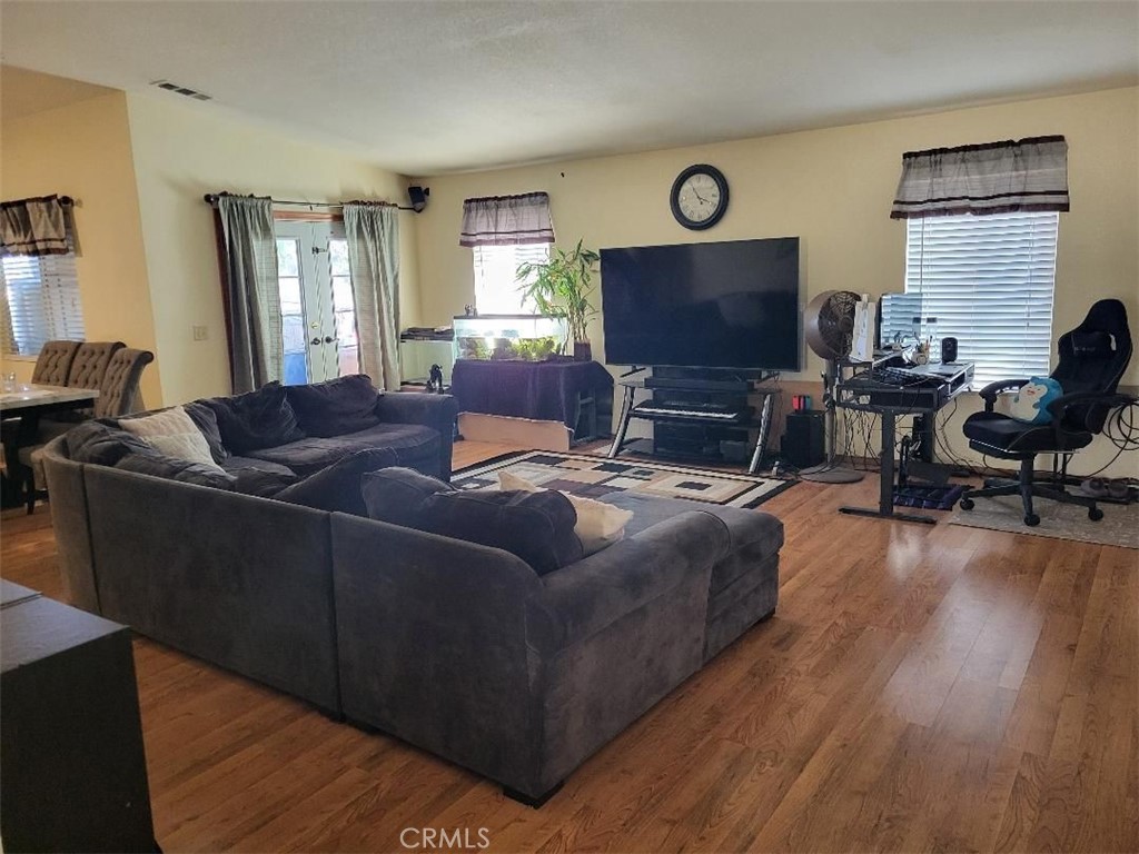 1354 N Hermosa Avenue