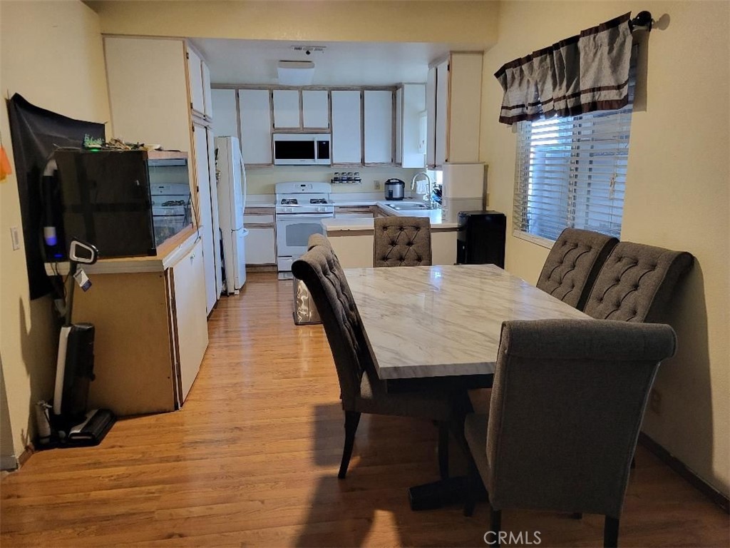 1354 N Hermosa Avenue