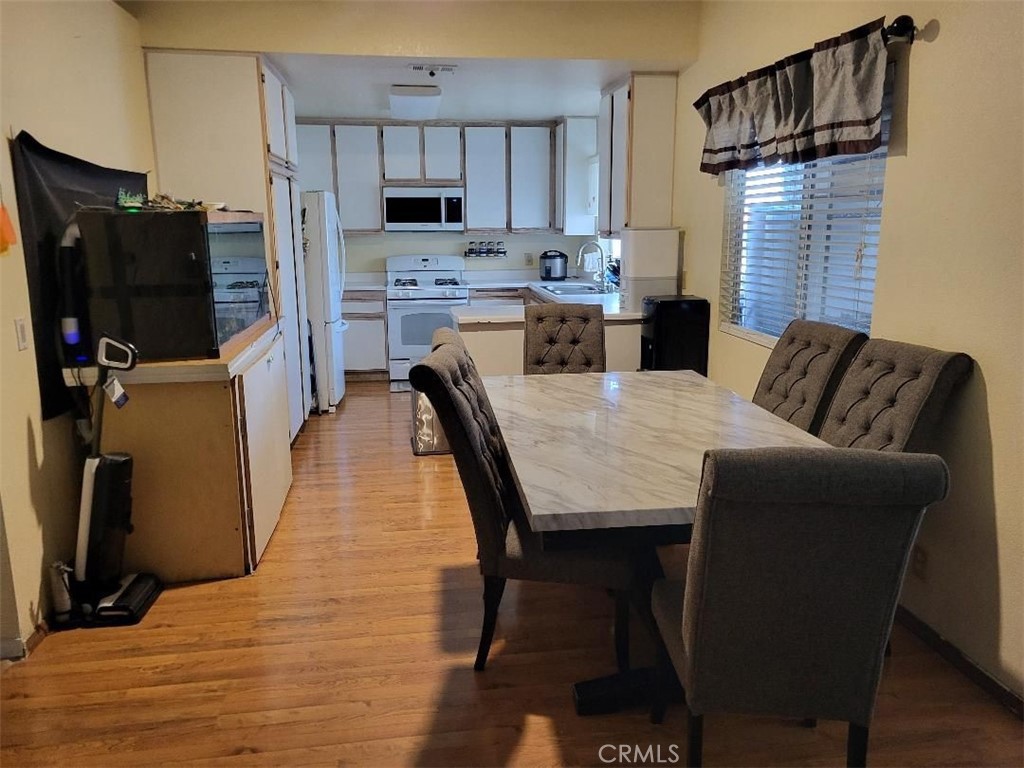 1354 N Hermosa Avenue