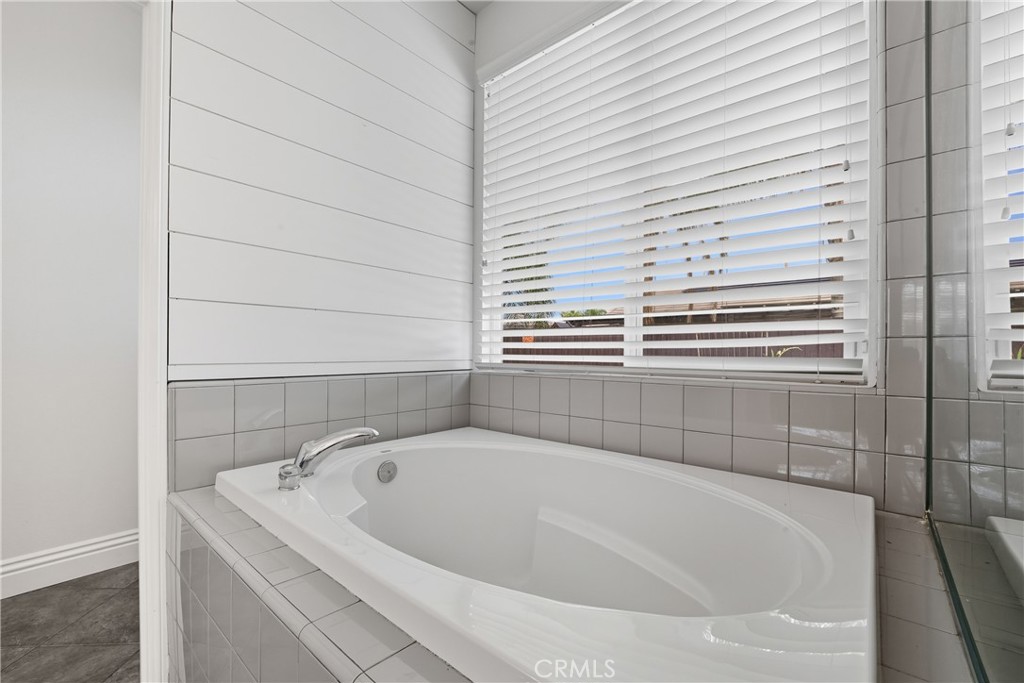 28348 28348 Little Lake