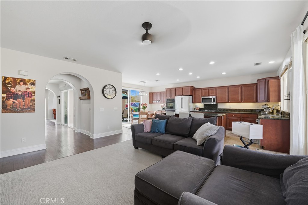 28348 28348 Little Lake