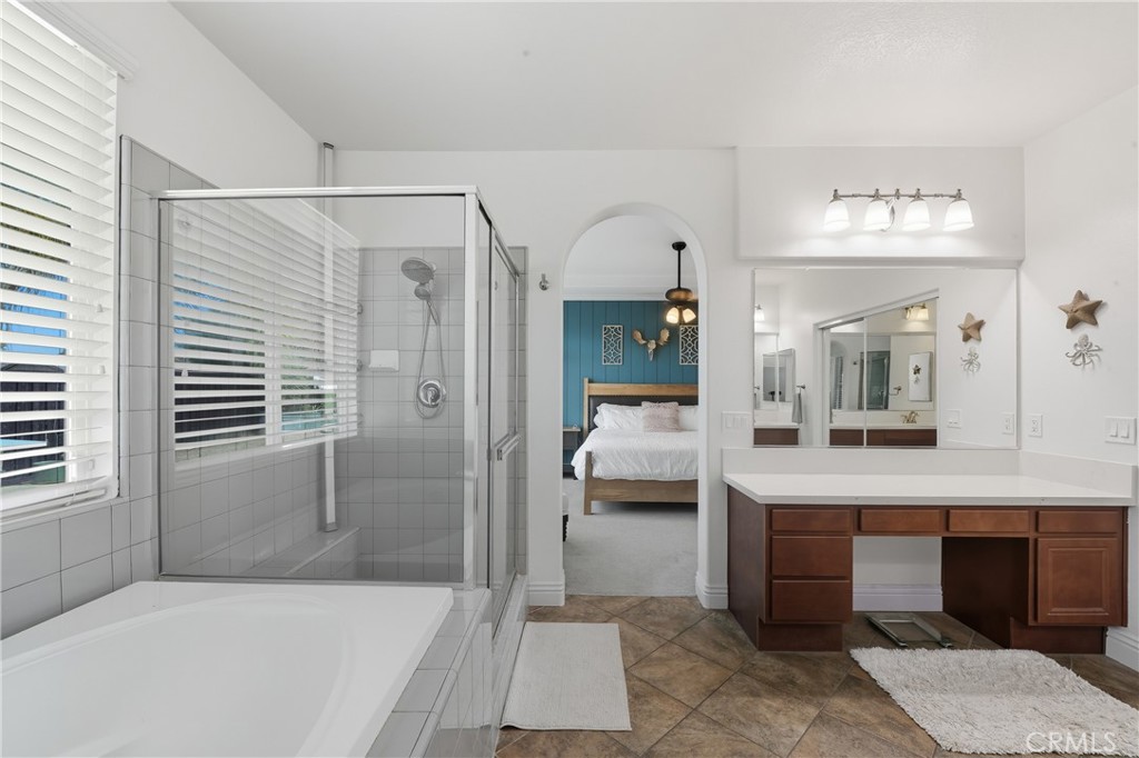 28348 28348 Little Lake