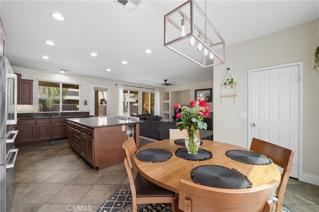 28348 28348 Little Lake