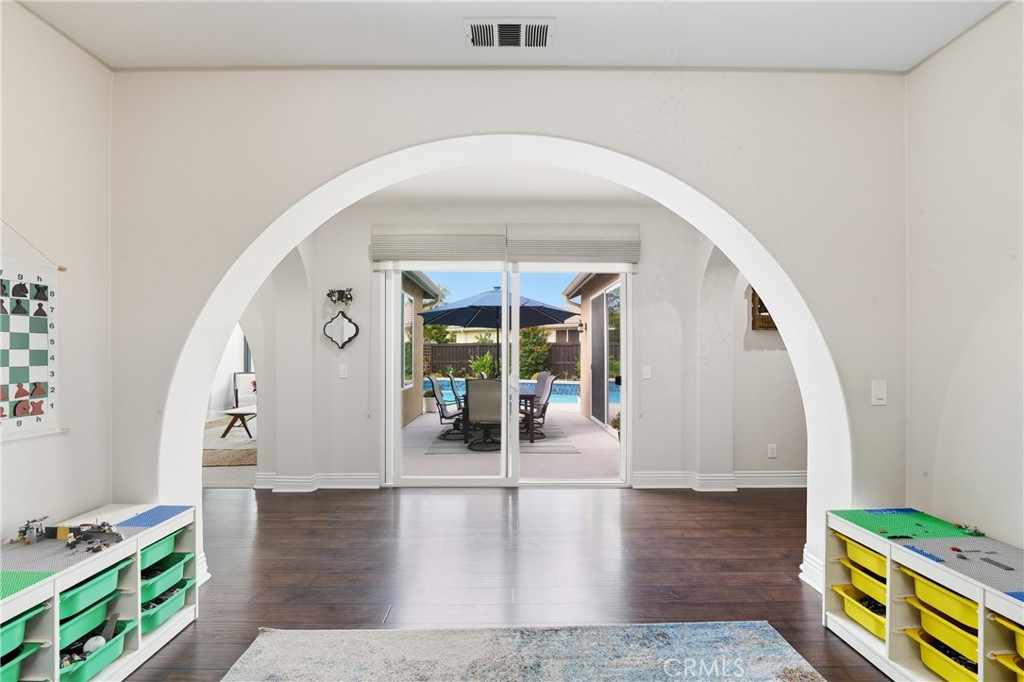 28348 28348 Little Lake