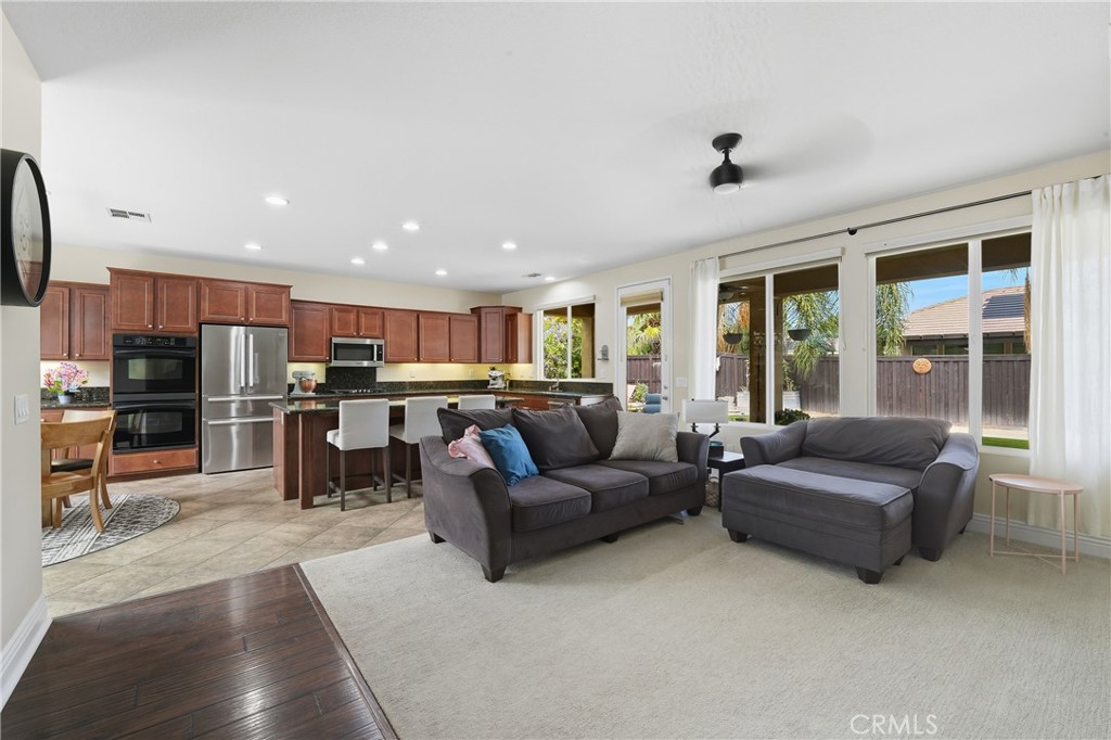 28348 28348 Little Lake