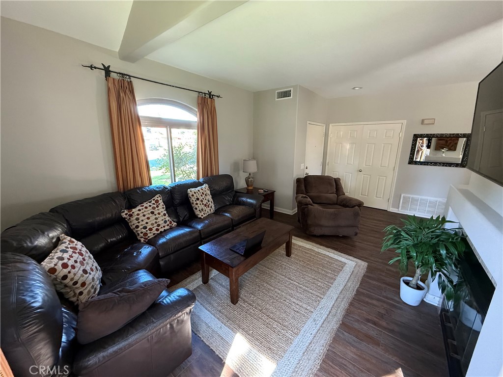 42086 42086 Paseo Brillante