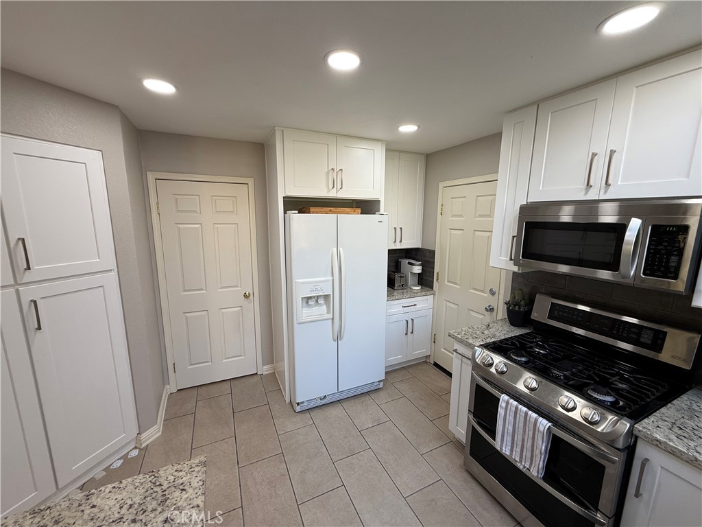 42086 42086 Paseo Brillante