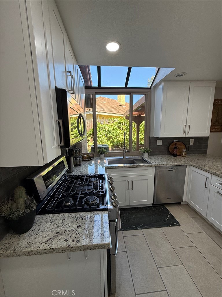 42086 42086 Paseo Brillante