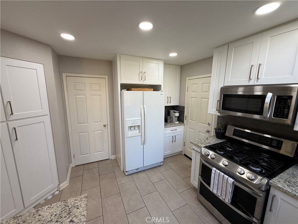 42086 42086 Paseo Brillante