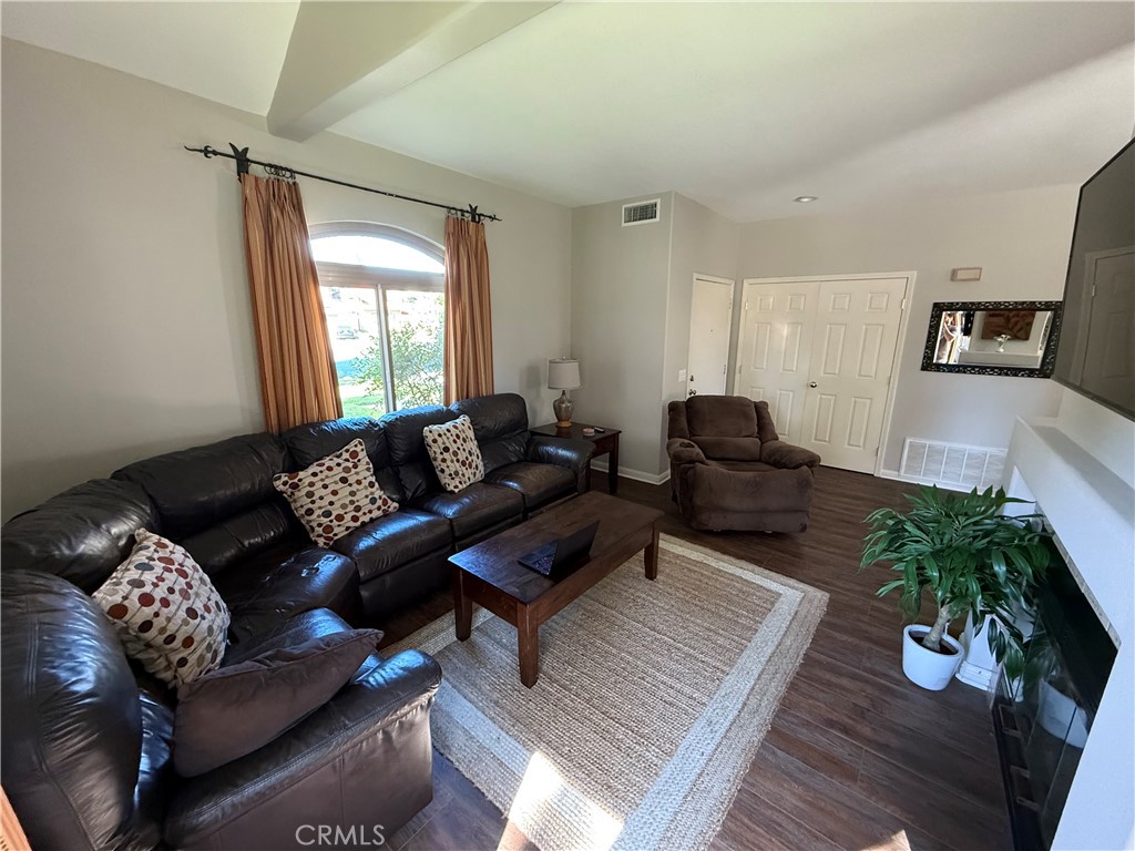 42086 42086 Paseo Brillante