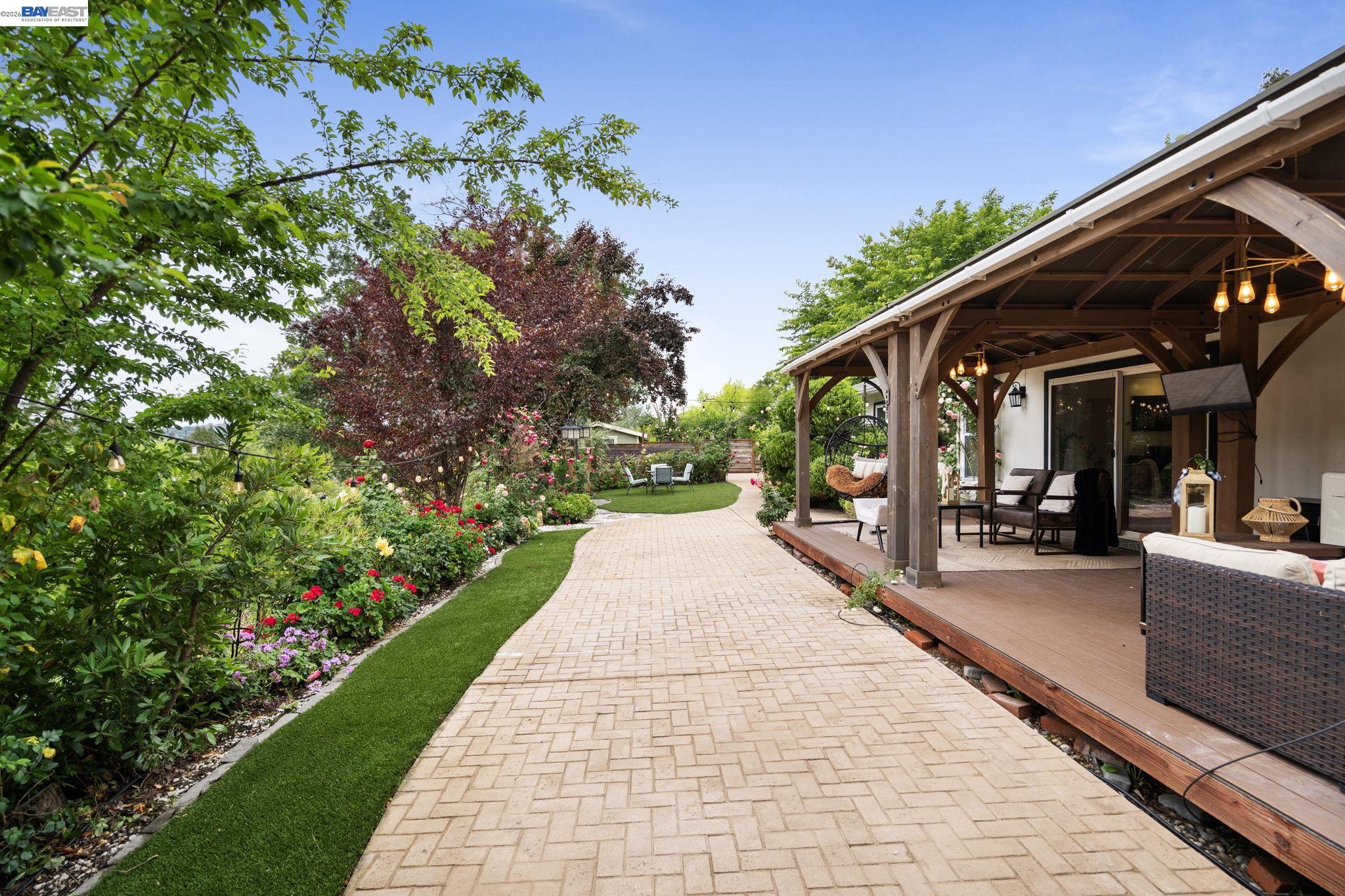 656 La Vista Rd