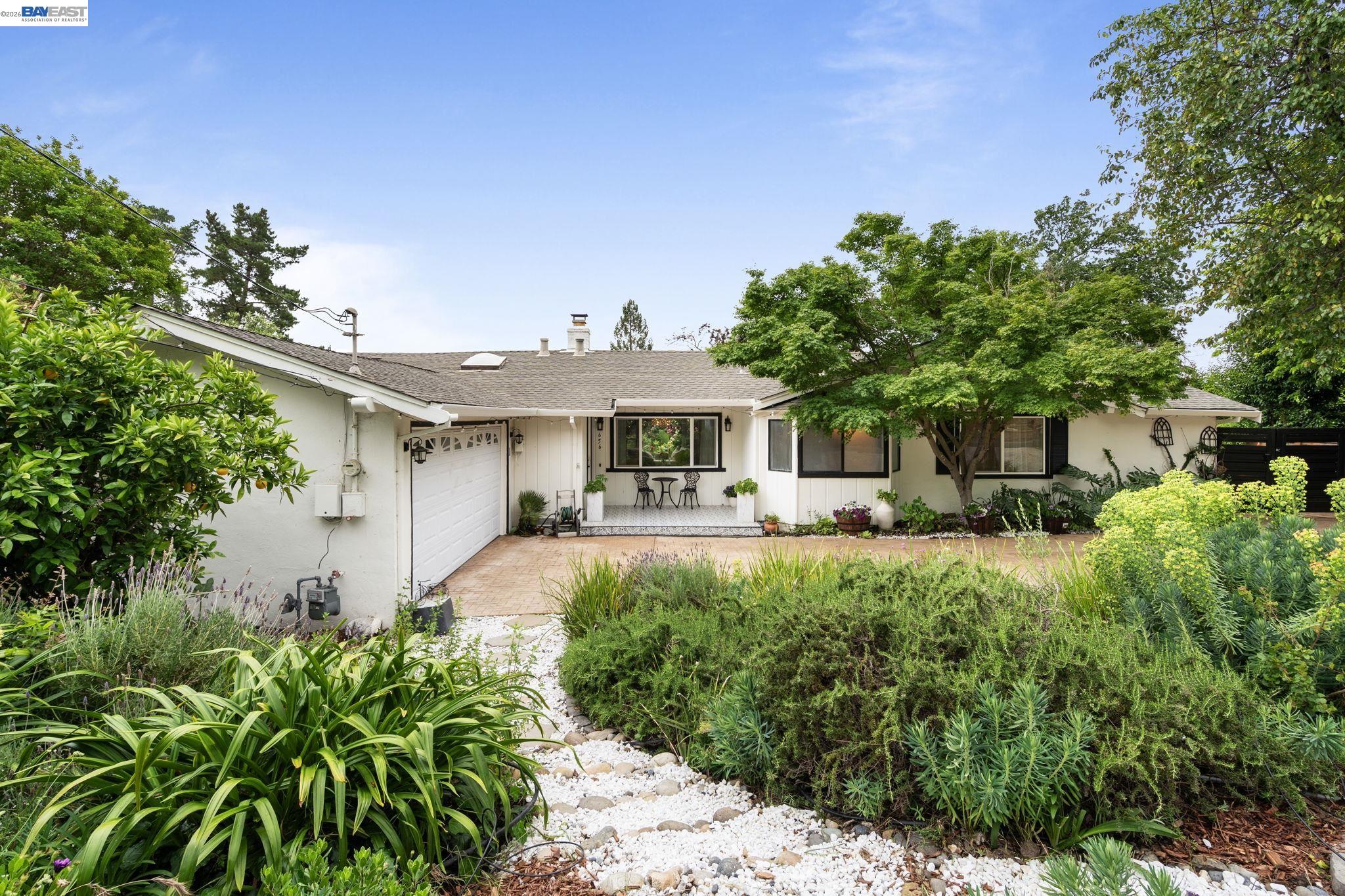 656 La Vista Rd