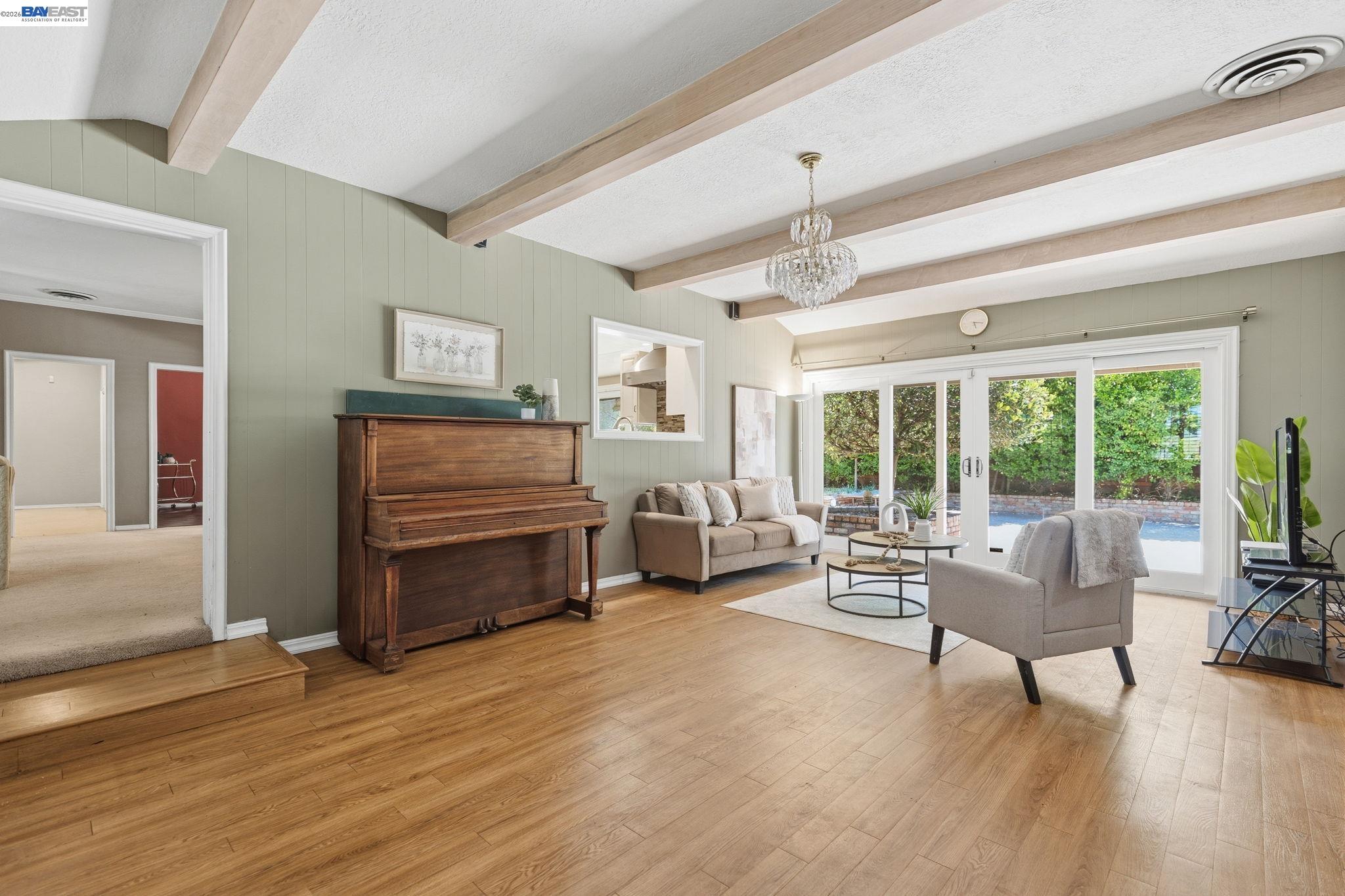 200 Greenwich Ln
